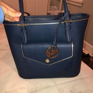Micheal kors navy purse